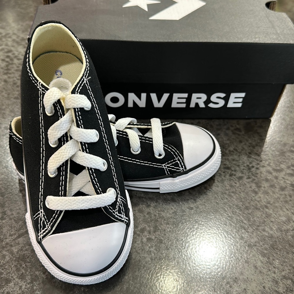 Converse sneakers brand new size 9